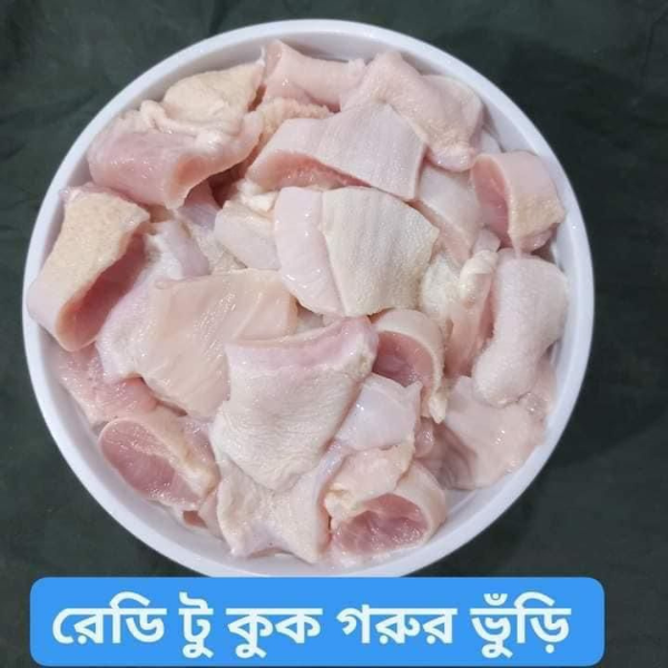 গুরুর ভুরি ফ্যামিলি সাইজের কাটিং করা